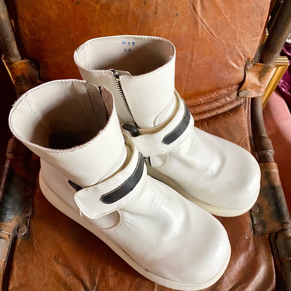 Vintage Unisex White & Black Authentic Leather Platform Moon Boots - AMAZING!